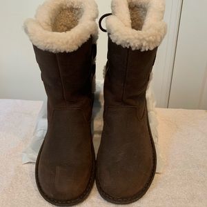UCG brown suede boots